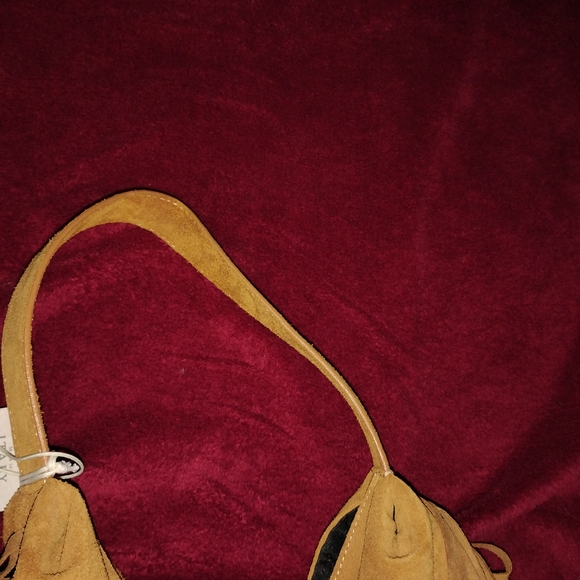 Stylish Tan Suede Fringe Shoulder Bag - Picture 4 of 6